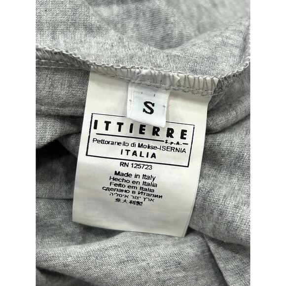 NWT FIORUCCI Gray Naomi Campbell Printed Graphic T-Shirt Cap Sleeve Size Small - Picture 6 of 9